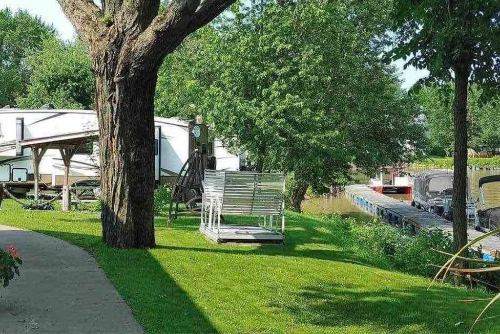 Appartamento Loft Avec Vue A 180 Degre Louiseville Esterno foto